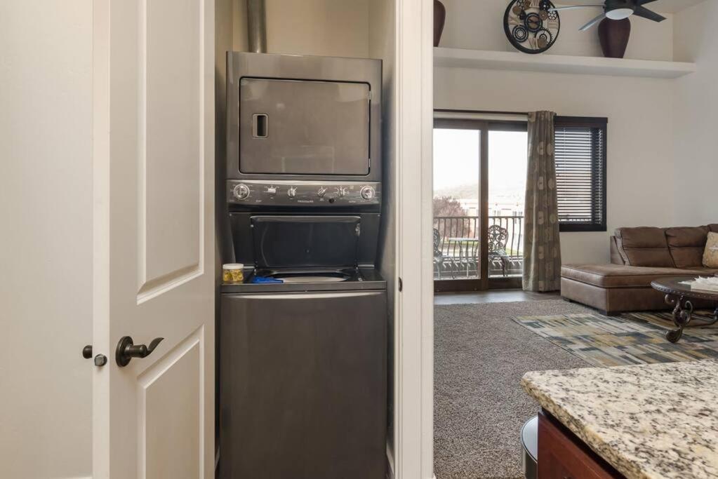 Luxury Downtown Rental - La Dolce Vita Villa #3 모아브 외부 사진