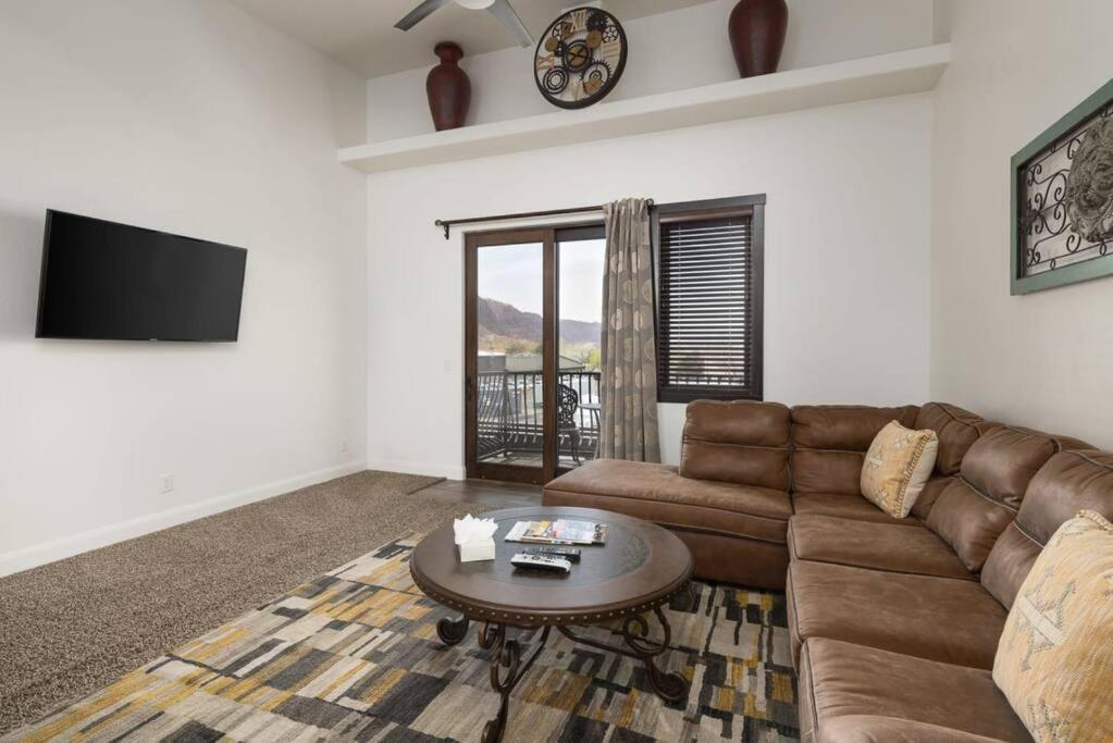 Luxury Downtown Rental - La Dolce Vita Villa #3 모아브 외부 사진